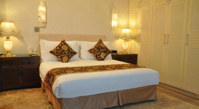 Jinrong International Hotel Shanghai Exterior photo